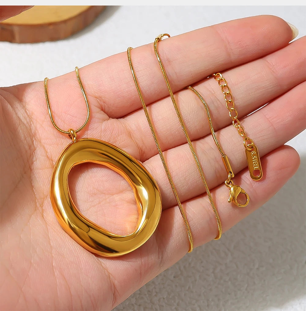 ✨ WILD & FREE Stainless Steel Irregular Pendant Necklace for Women | Snake Bone Chain | 18K Gold Plated Trendy Jewelry