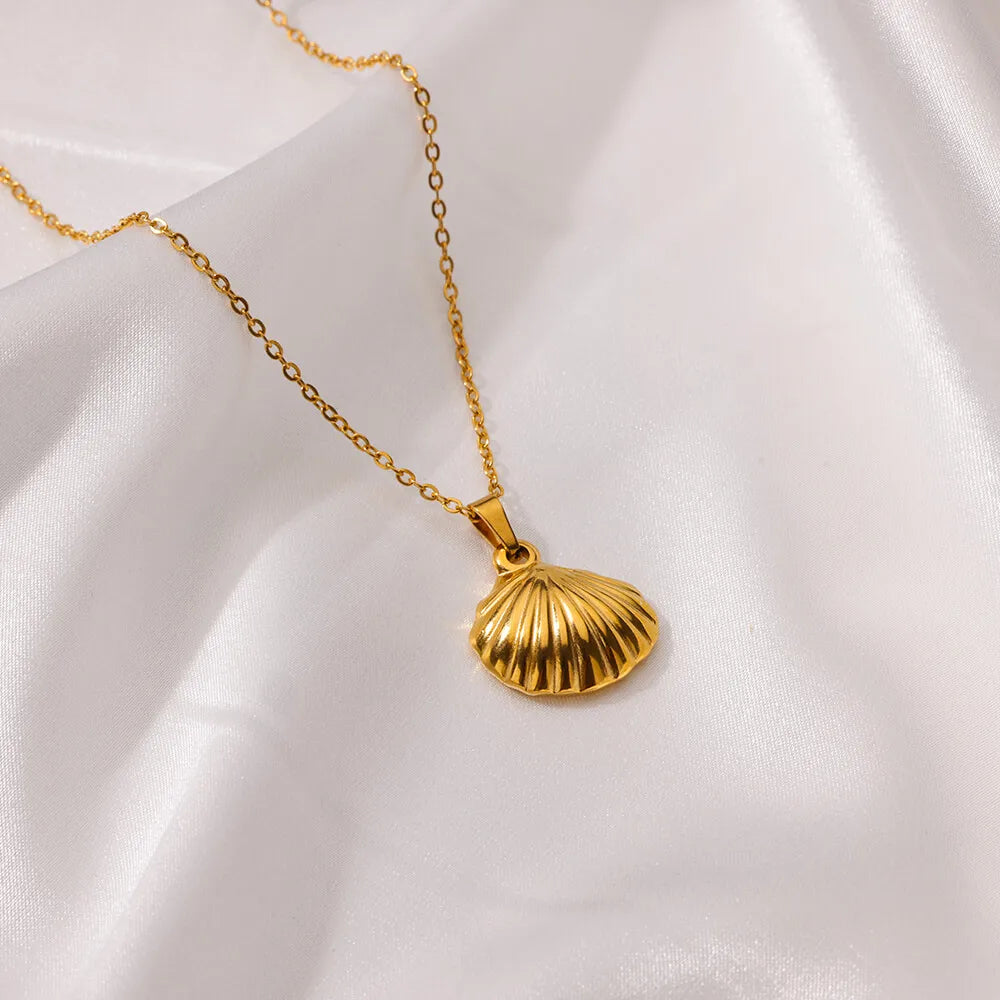 ✨ Vintage Starfish & Shell Necklace for Women – Gold Stainless Steel Ocean Pendant | Summer Jewelry Gift for BFF
