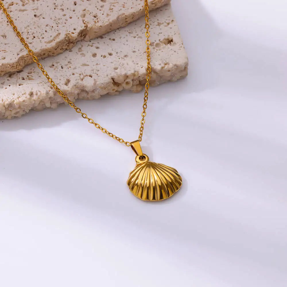 ✨ Vintage Starfish & Shell Necklace for Women – Gold Stainless Steel Ocean Pendant | Summer Jewelry Gift for BFF