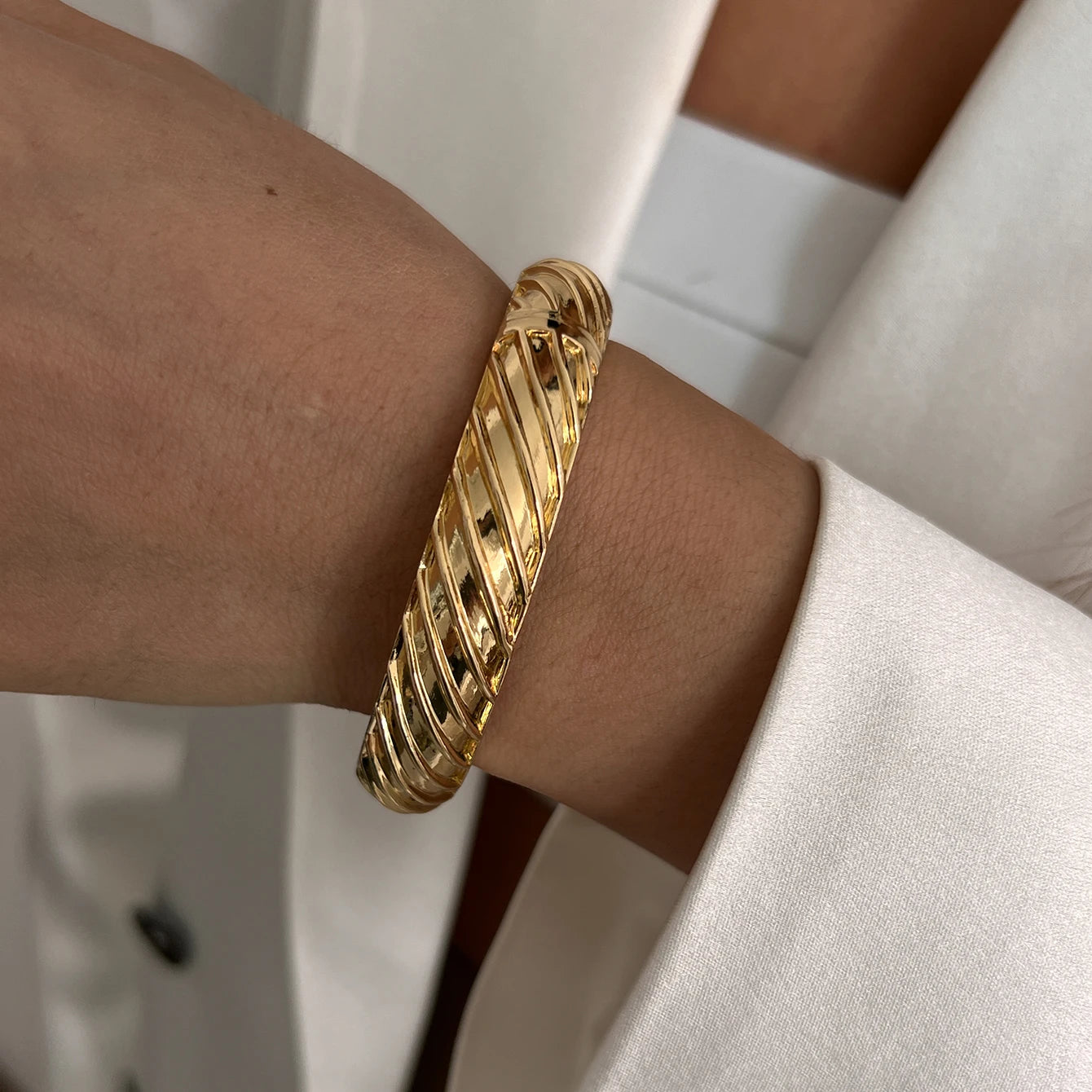Ingemark Exaggerated Punk Chunky Spring Bangles – Heavy Metal Hip Hop Gold Arm Bracelet | Steampunk Jewelry for Men & Women